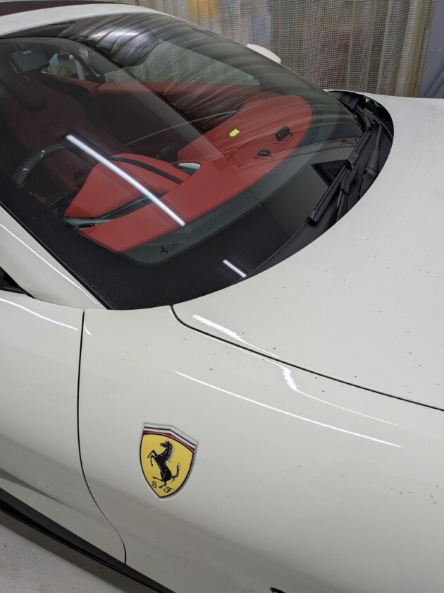 フェラーリローマスパイダー1.4cmのひび割れ