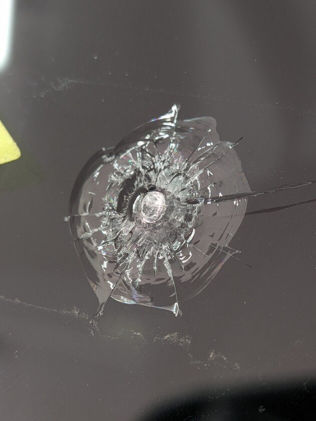 BMWX5ひび割れ2.5cm