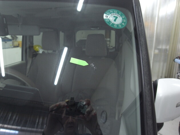 スペーシアひび割れ2つ