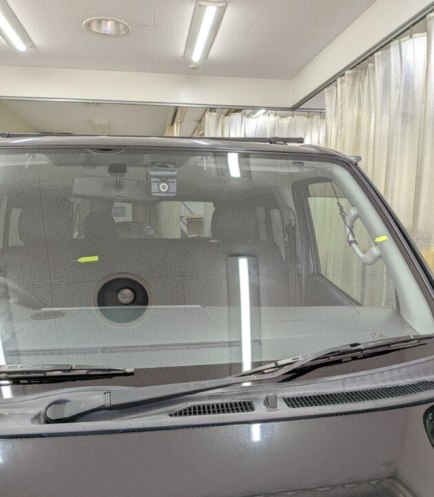 レジアスエースひび割れ2つ