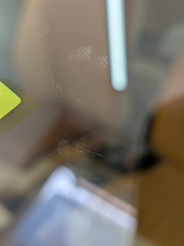 パオ2つのひび割れ