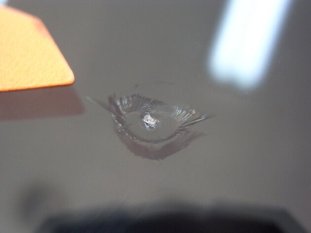 トヨタエスクァイア フロントガラス　1.5cmのひび割れ