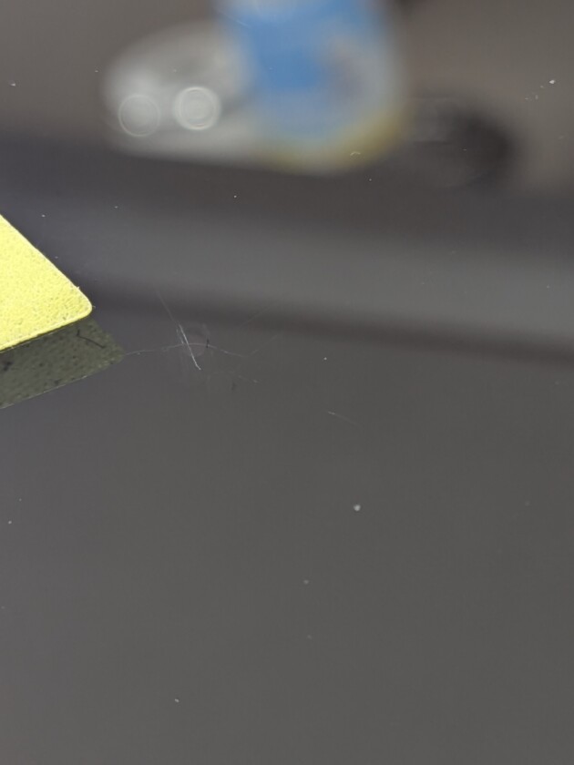 タイカン1.7cmのひび割れ