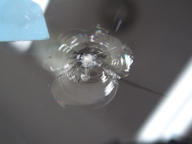 トヨタハイエース　フロントガラス修理