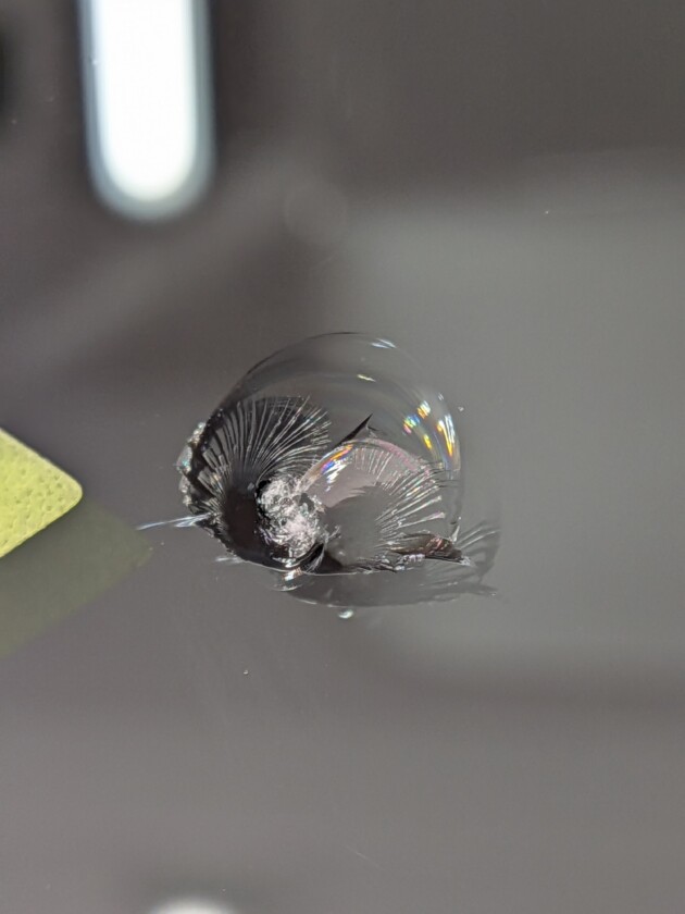 プリウス直径2cmのひび割れ