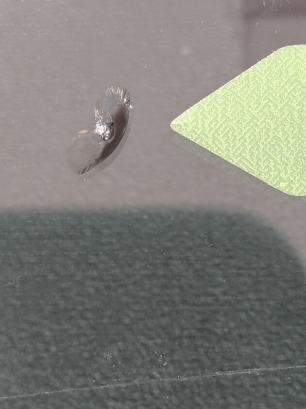 ハイエース8mmのひび割れ2つ