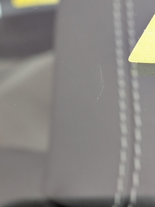 Eクラス1.8cmのひび割れ