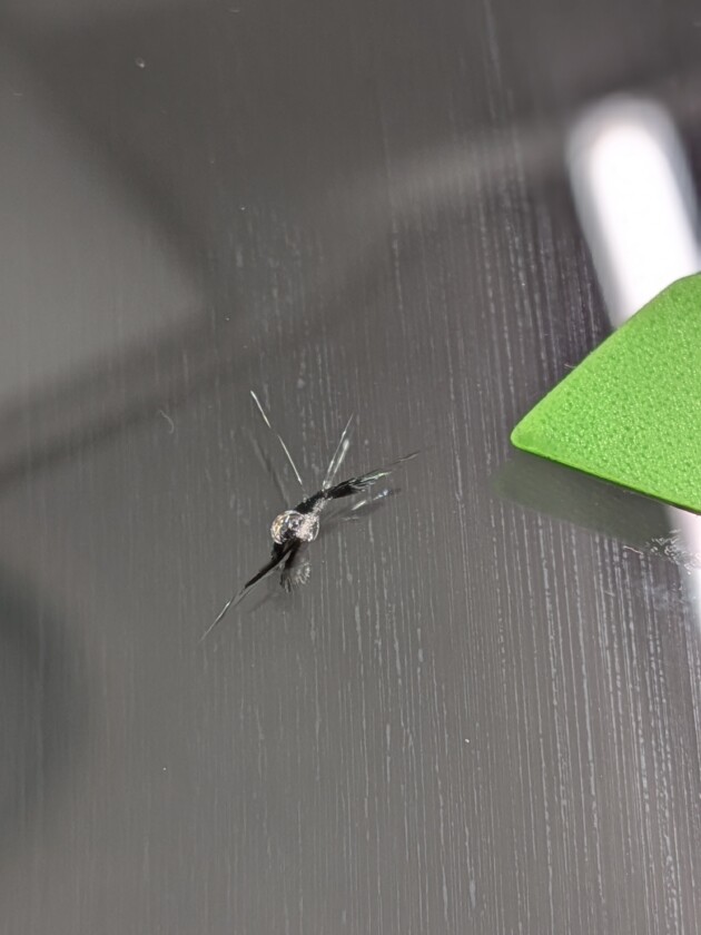 ノア直径1.4cmのひび割れ