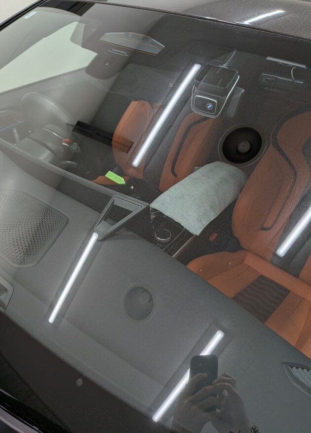 BMWM4ウインドリペア2cmのひび割れ