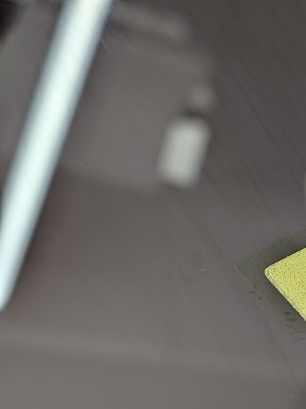 ヴォクシー1.7cmのひび割れ