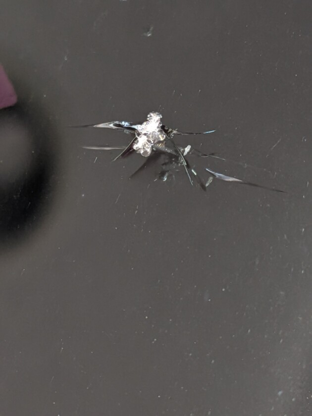 デリカD5ウインドリペア1.8cmのひび割れ