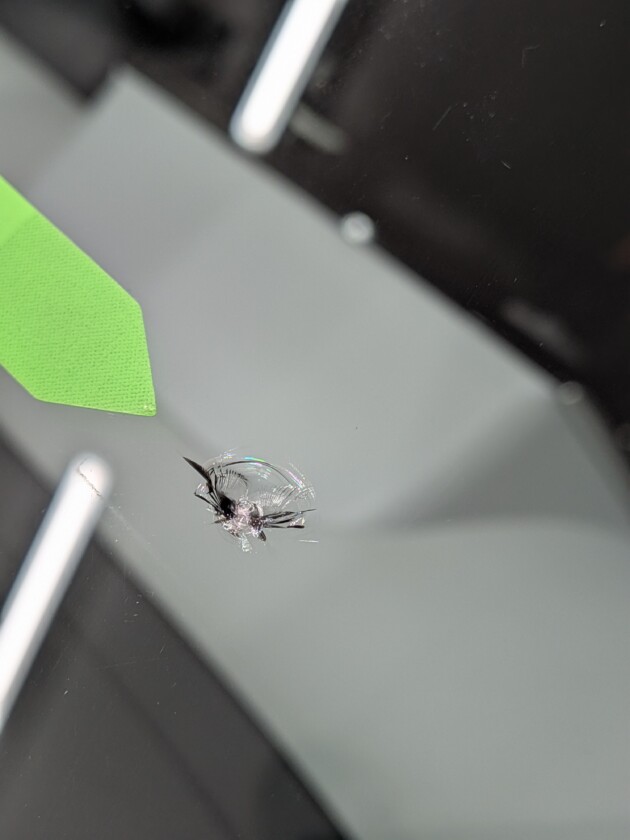 プリウス1.7cmのひび割れ