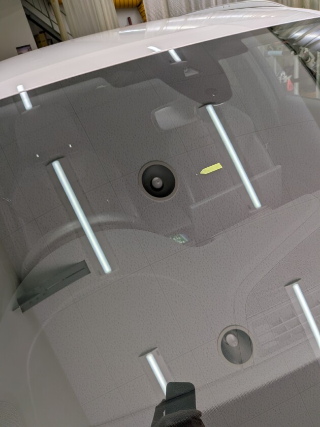 アウディA4ウインドリペア8mmのひび割れ