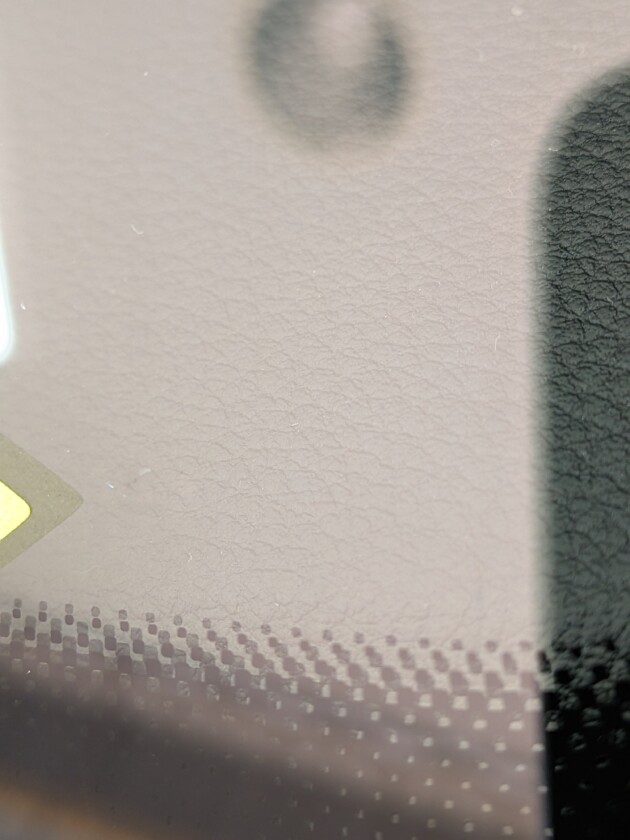 アウディQ5飛び石1.9cmのひび割れ