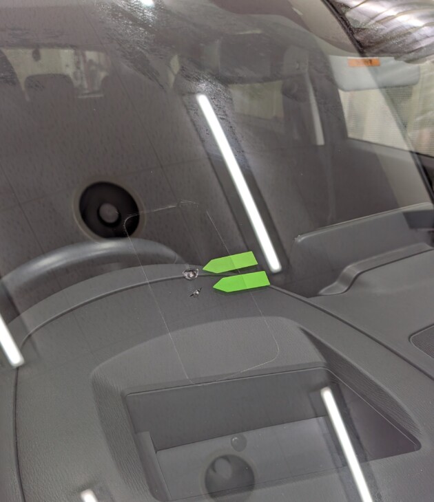 CX-5ひび割れ2つ