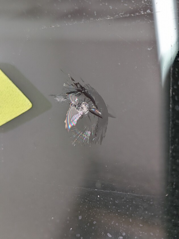 ミニクーパー1.5cmのひび割れ