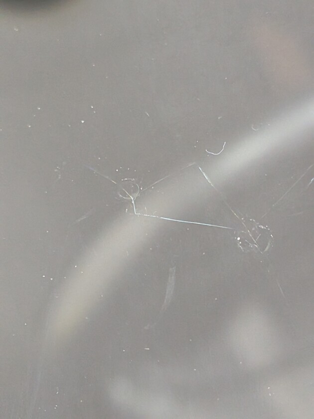 ワゴンR2.5cmのひび割れ