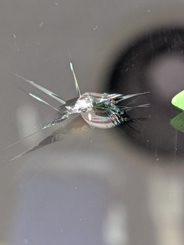 ハイエースひび割れ2か所