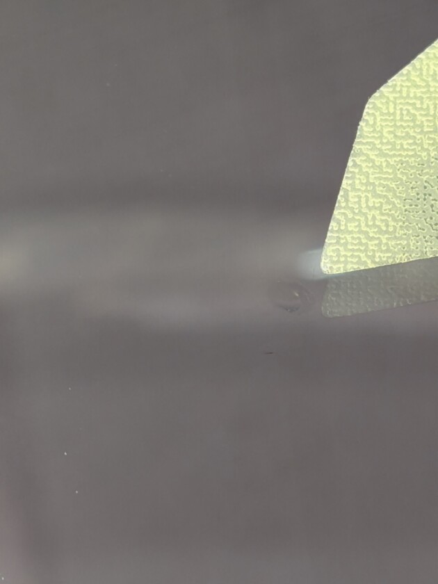 ハイエース8mmのひび割れ2つ