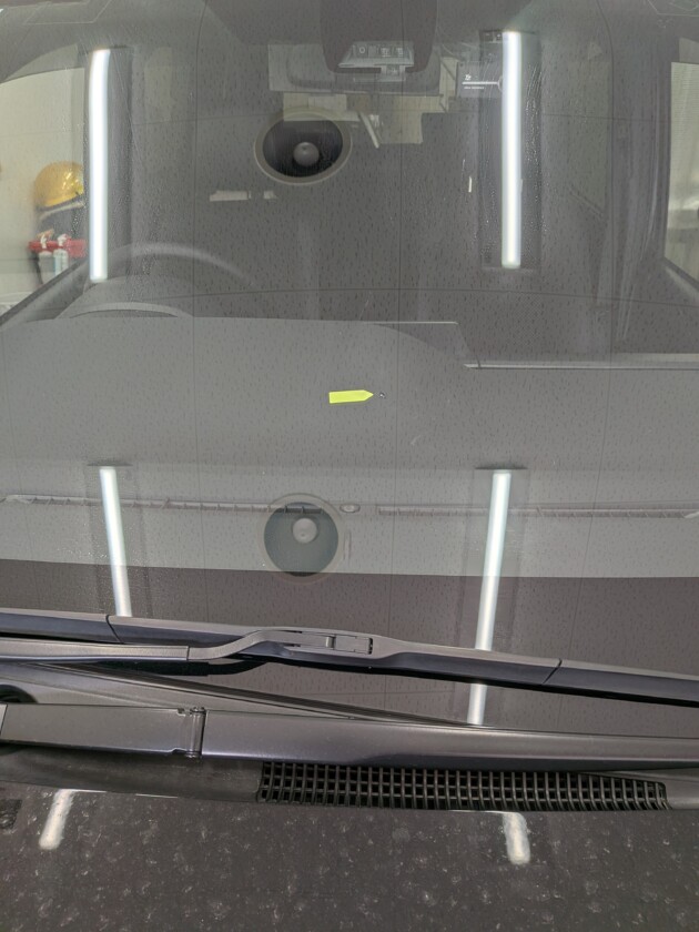 ヴォクシー1.5cmのひび割れ