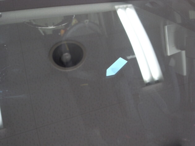 ヴォクシー　フロントガラス　飛び石　修理