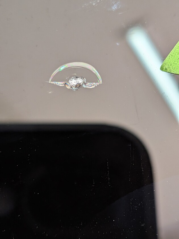 N-BOX黒い所のひび割れ