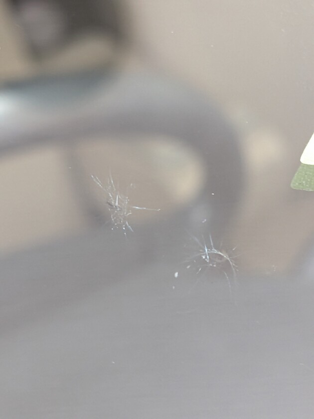 ムーブ2つのひび割れ