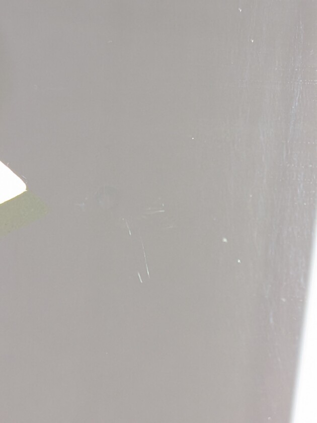アルファード1.2cmのひび割れ