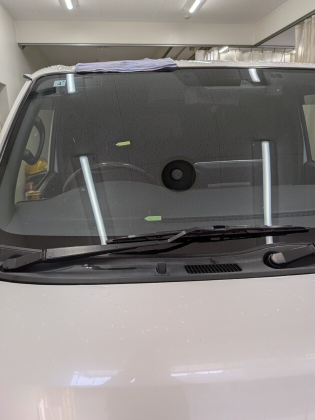 ハイエース8mmのひび割れ2つ