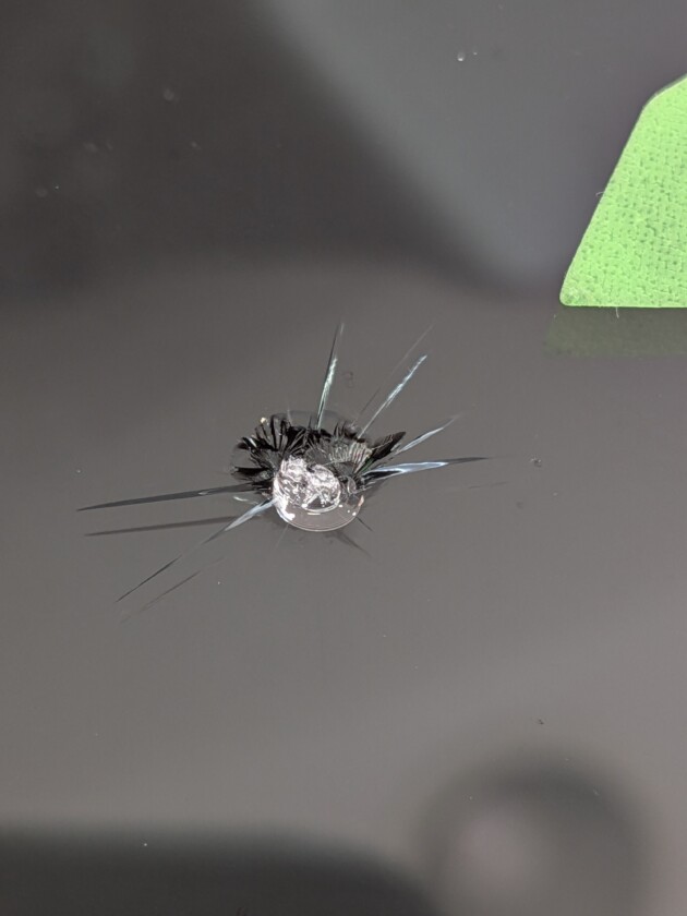 C-HR1.9cmのひび割れ