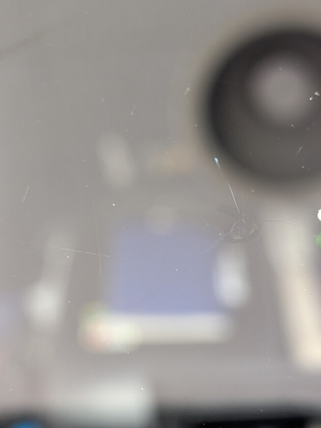 ハイエースひび割れ2か所