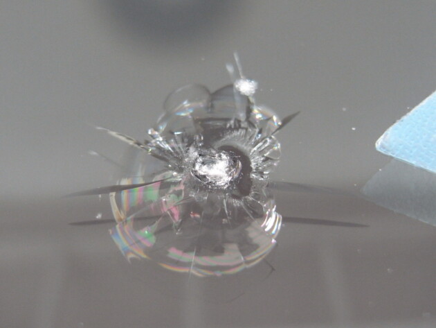 トヨタハイエース フロントガラス 飛び石