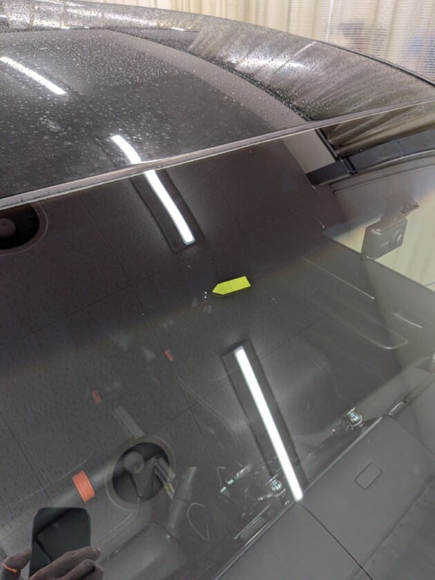 ステップワゴン衝撃点2つのひび割れ