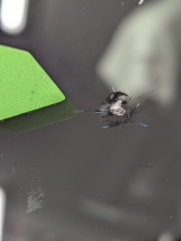 プレマシー1.4cmのひび割れ