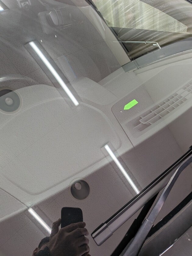 アウディA3ウインドリペア1.2cmのひび割れ