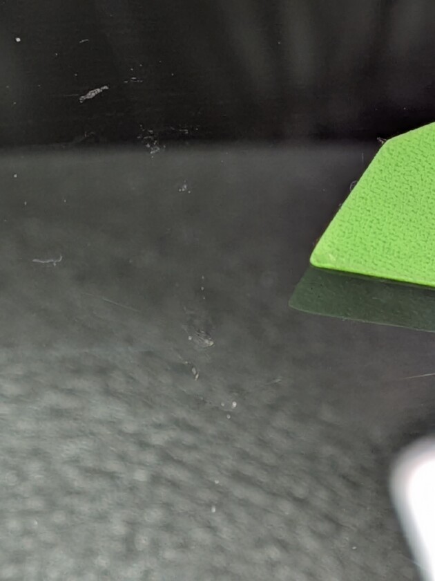 ハイラックスサーフ1.3cmのひび割れ