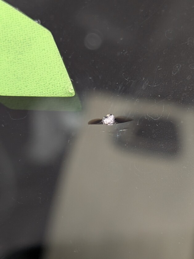 カローラクロス1cmのひび割れ