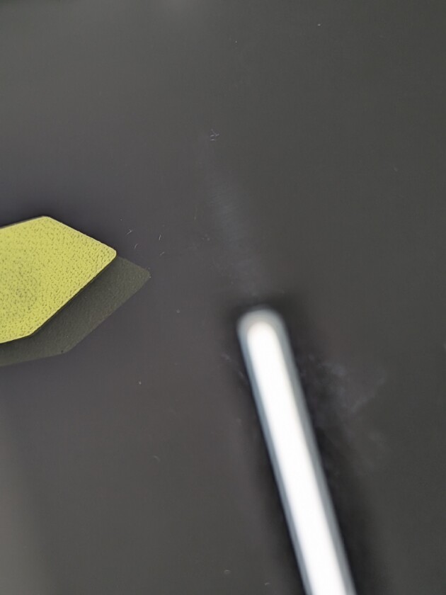 ヴォクシー1.5cmのひび割れ