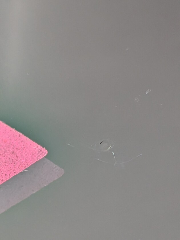 カローラツーリング1.4cmのひび割れ