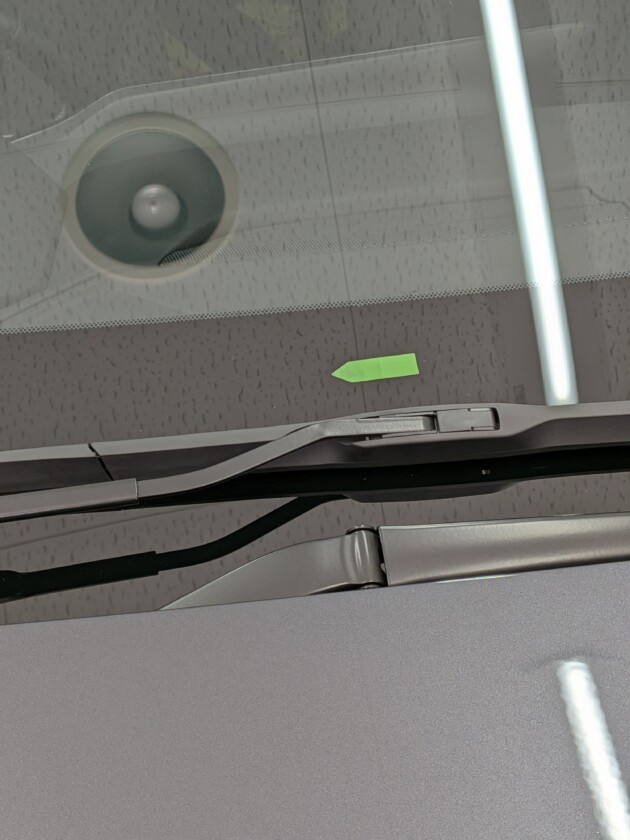 レクサスＮＸ黒い所のひび割れ．