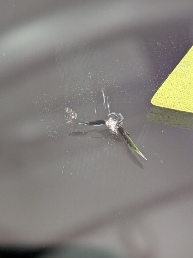 シエンタ1.6cmのひび割れ