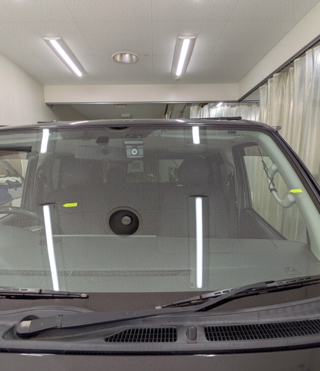 レジアスエースひび割れ2つ