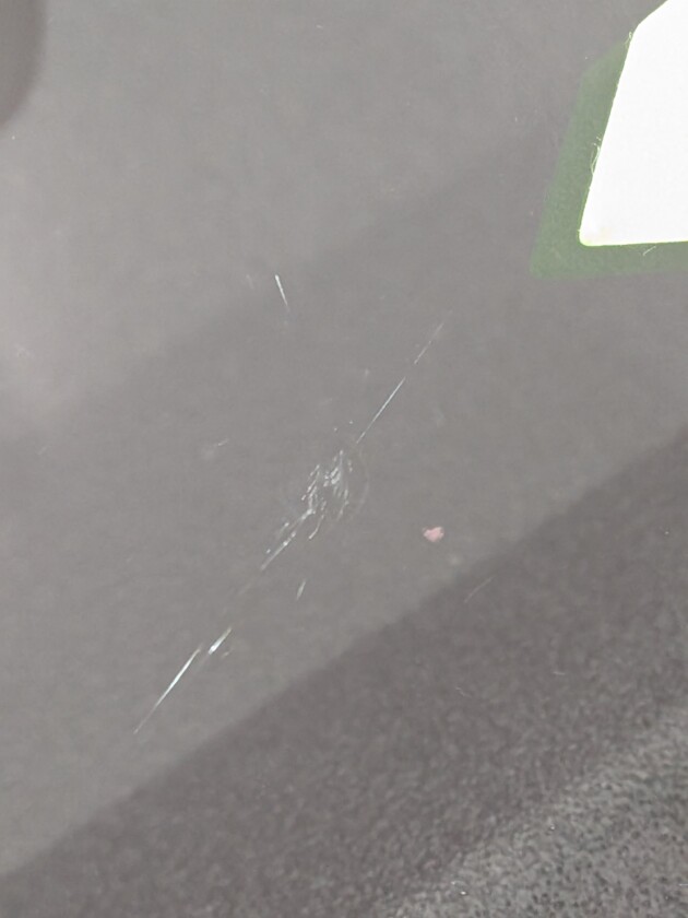 ヴォクシー3cmのひび割れ
