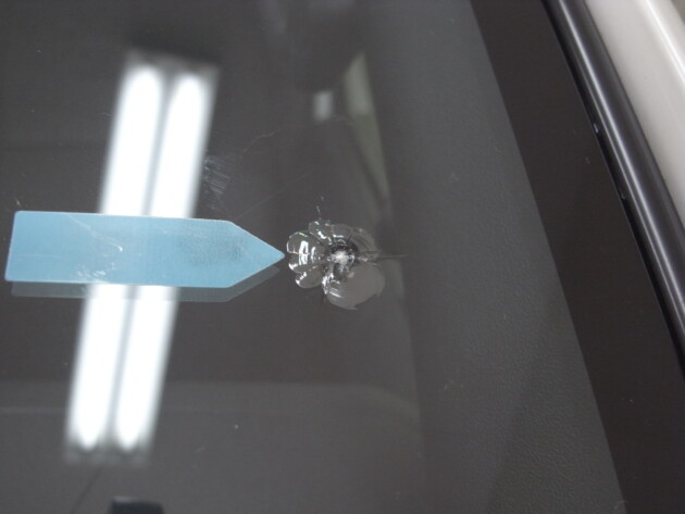 トヨタハイエース　フロントガラス修理