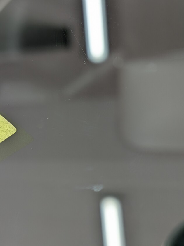 プリウス直径2cmのひび割れ