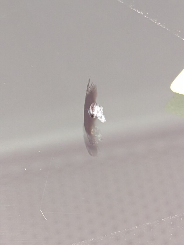 ヴェルファイア1cmのひび割れ