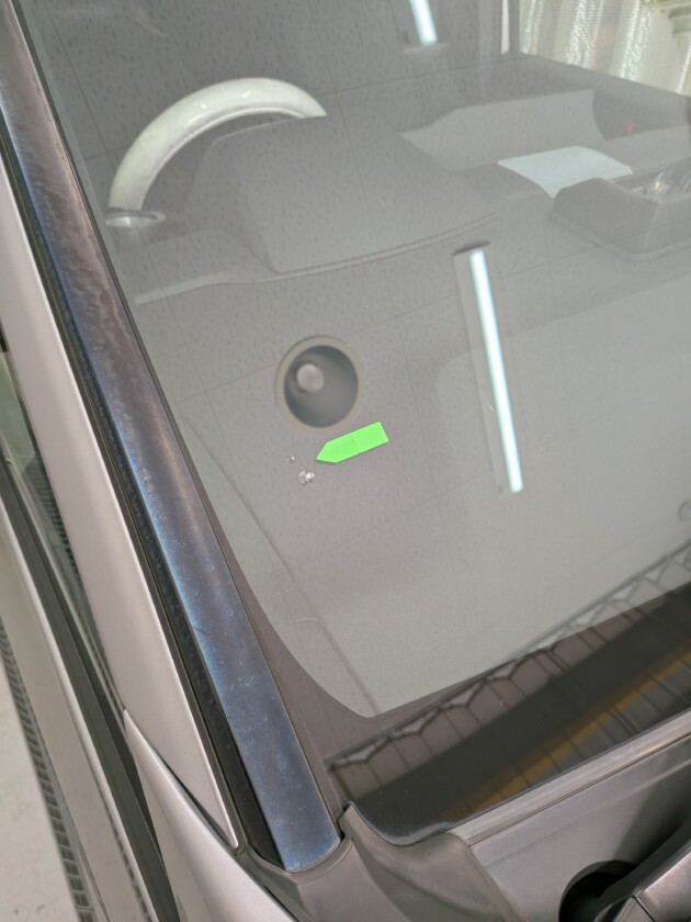 ノア1.1cmと1.5cmのひび割れ