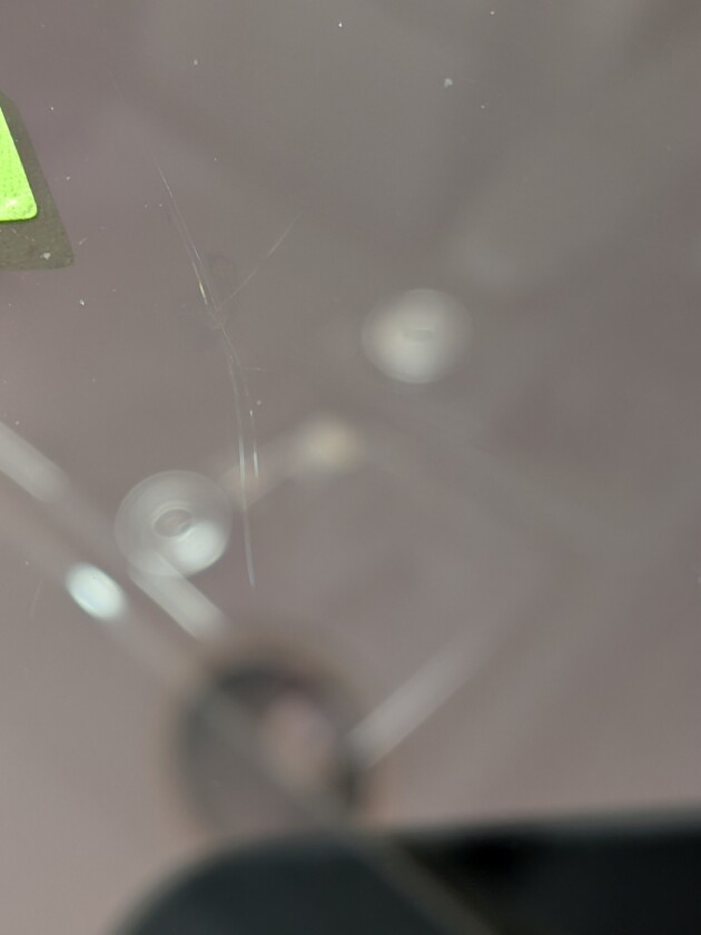 C180ウインドリペア3cmのひび割れ