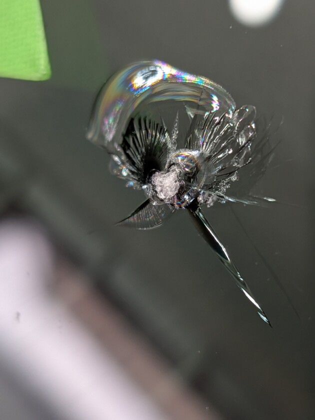 レガシィB4ウインドリペア1.8cmのひび割れ