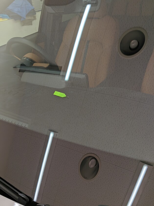 CX-60ウインドリペア1cmのひび割れ